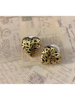 Vintage Deadstock Traci Lynn Gold Tone Filigree Puffed Heart Stud Earrings